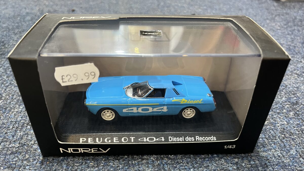 1/43 Peugeot 404