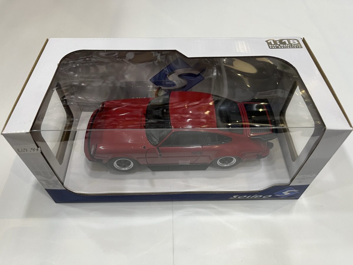 1/18 Porsche 911 (930) Carrera 3,2