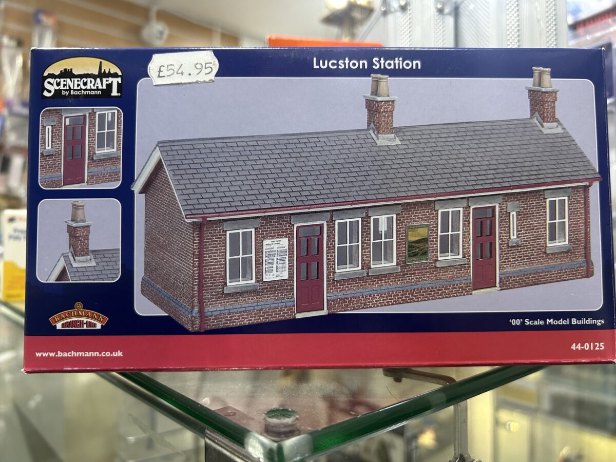 OO Bachmann Lucston Station Model Building